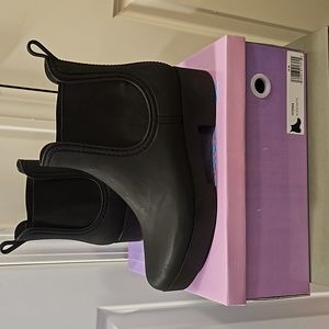 New IN Box Black Women's size 10 above ankle Rainboot